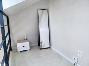 Shinnonhyeon Station 3 minutes away from the hotel