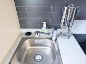 Shinnonhyeon Station 3 minutes away from the hotel