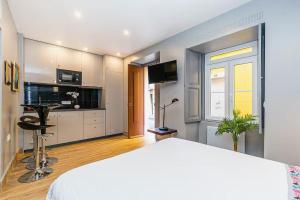 Typical Mouraria Studios by Hosty