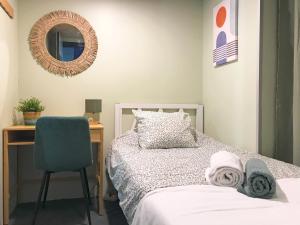 Single Room with Private Bathroom room in Urbany Hostel Barcelona