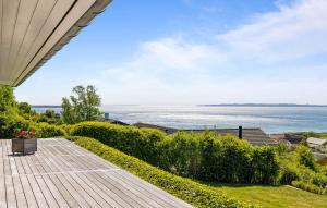 3 Bedroom Beautiful Home In Ebeltoft