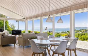 3 Bedroom Beautiful Home In Ebeltoft