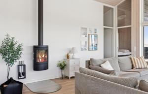 3 Bedroom Beautiful Home In Ebeltoft