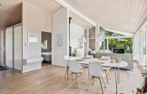 3 Bedroom Beautiful Home In Ebeltoft