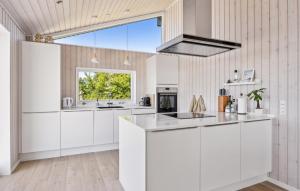 3 Bedroom Beautiful Home In Ebeltoft