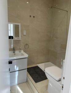 Bright & Airy Kensington Residence