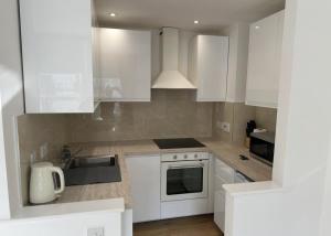 Bright & Airy Kensington Residence