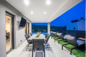 Heated pool with jacuzzi - Villa Nina