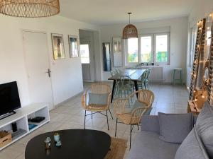 Maison lumineuse avec jardin & parking clos