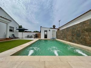 Modern 3-Bedroom Villa with Private Pool & BBQ