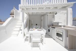 Marchesa - 2 Bedrooms, Terrace & Bath Tub in Center