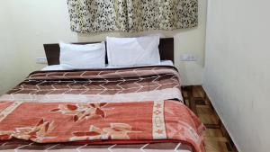 HOTEL THE KAFAL H0MESTAY Near Mall Road - Hygiene and Spacious Room - Free Wifi and Parking Facilities - Restaurant - Room Service - Best Family HomeStay In Mussoorie