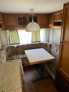 Przyczepa Hobby 460 z przedsionkiem w Dębkach