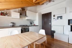 GuestHost- Milano Lambrate Cosy Balcony Apartment