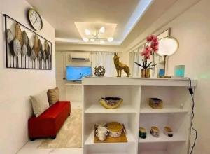 Budget Loft-type condo in Uptown CDO