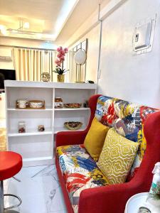 Budget Loft-type condo in Uptown CDO