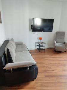 StayInn Möckern - 1 Studio Apartment für 3 Personen -1Zimmer mit Schlafsofa und Doppelbett-kein zweites Zimmer