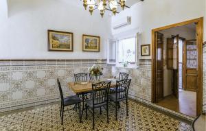 Amazing Home In El Pedroso With Wifi