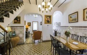 Amazing Home In El Pedroso With Wifi