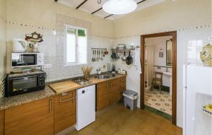 Amazing Home In El Pedroso With Wifi