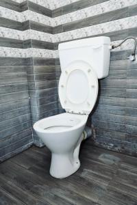 Newly built Spacious & Luxurious 1650 sft 2BHK with AC, fully functional kitchen, car parking in Tirupati near Railway Station