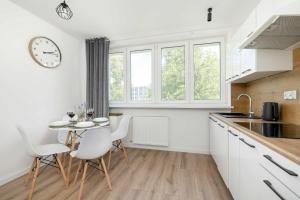 Jasny i Funkcjonalny Apartament w Bielsku-Białej z Jedną Sypialnią by Noclegi Renters