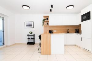 Premium Sea Side Marina Apartment by Locap Group