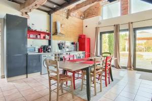 Maisons de vacances Renovated Farmhouse With Shared Pool In Lauragais : photos des chambres