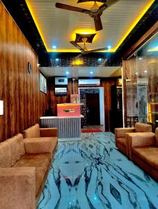 !! VARANASI HOTEL VINAYAK GRAND -Near Kasi Vishwanath Temple & Ganga River - 300m Sankat Mochan Hanuman Temple #Fully Air Conditioning #Free Wi-Fi #Parking #Lift #Room Service #Premium Hotel In Varanasi !!