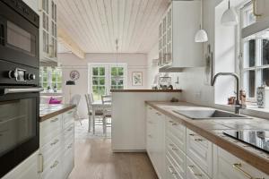 Guest House By Lake And Forest