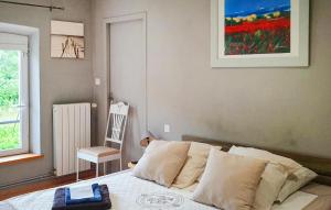 Maisons de vacances Lovely Home In Pont-Saint-Esprit : photos des chambres