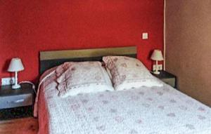 Maisons de vacances Lovely Home In Pont-Saint-Esprit : photos des chambres
