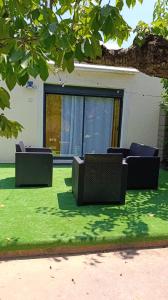 Maisons de vacances Studio climatise-terrasse-Netflix-jardin a 10 min de Cassis : photos des chambres