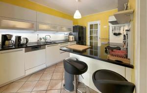 Lovely Home In St Cannat