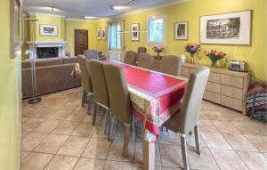 Maisons de vacances Lovely Home In St Cannat : photos des chambres