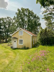 Renovated Cottage By Lake Rydbos