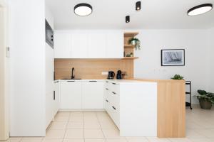 Premium Marina Apartments with Sea View by Locap Group 