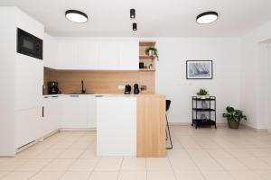 Premium Marina Apartments with Sea View by Locap Group 