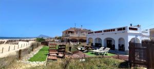 The Beach House Denia -- Casa en primera línea de playa - Denia