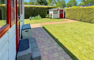 Stunning Stacaravan In Tzummarum