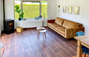 Stunning Stacaravan In Tzummarum