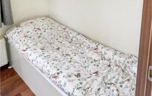 Stunning Stacaravan In Tzummarum