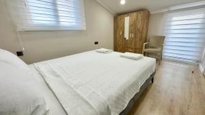 Two Bedrooms Holiday Apartment with Large Pool