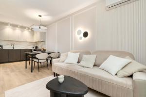 Luxury Apartment with Parking and Air Conditioning in Sopot by Renters Prestige