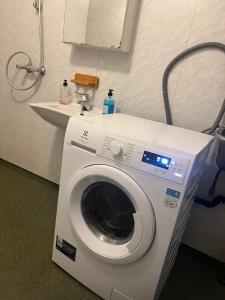 Cheap Apartment near airport with included parking, washer and dryer Always Ready Finhaugveien 5