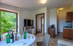 Stunning Apartment In Montemonaco