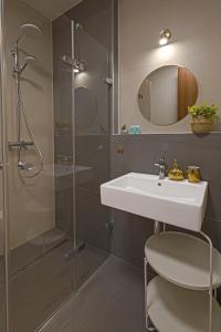 Skau White Residence in Sky Park 3 Tower 27 floor Panoramic View Free Parking