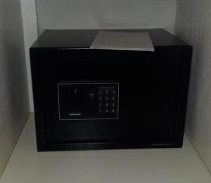 One Bedroom Apartment 1 minute walk to West Coast Beach!