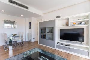 Glorious Sunny penthouse near the beach
