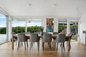 Newly Renovated Holiday Home With Aarhus Bay Views